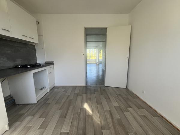 Appartement
         3 pièces
        - 78 m² 200 000 €*