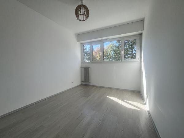 Appartement
         3 pièces
        - 78 m² 200 000 €*