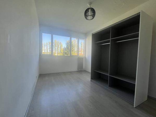 Appartement
         3 pièces
        - 78 m² 200 000 €*