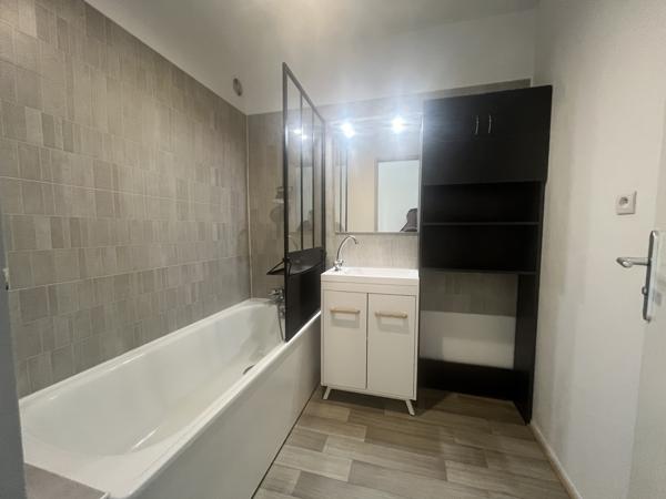 Appartement
         3 pièces
        - 78 m² 200 000 €*