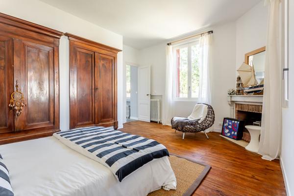 GRADIGNAN - Belle propriété de 231 m² aux belles prestations anciennes conservées