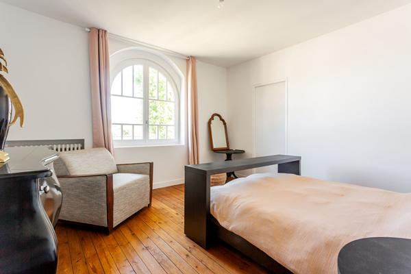 GRADIGNAN - Belle propriété de 231 m² aux belles prestations anciennes conservées