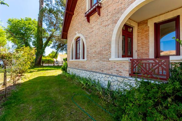 GRADIGNAN - Belle propriété de 231 m² aux belles prestations anciennes conservées