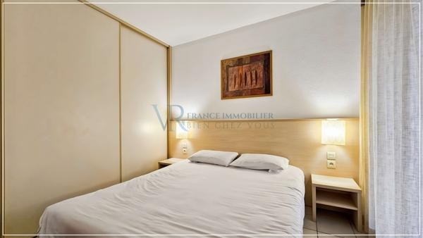 Divonne-les-Bains (01220) STUDIO MEUBLÉ AVEC BALCON ET PARKING SOUS-SOL