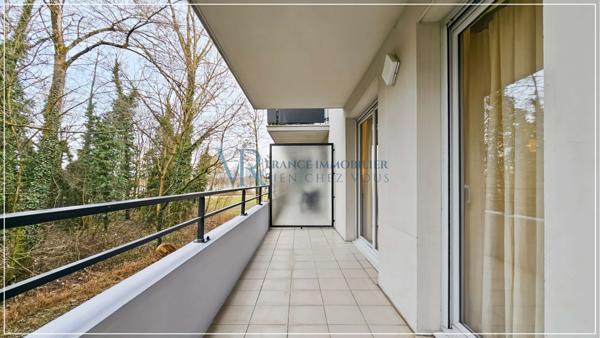 Divonne-les-Bains (01220) STUDIO MEUBLÉ AVEC BALCON ET PARKING SOUS-SOL