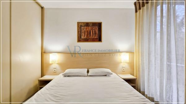 Divonne-les-Bains (01220) STUDIO MEUBLÉ AVEC BALCON ET PARKING SOUS-SOL