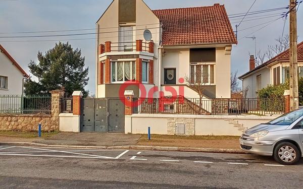 Maison à vendre    5 pièces •  Montluçon