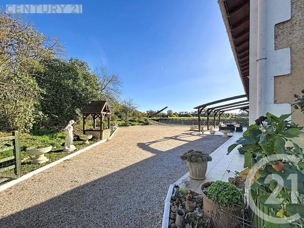 Maison à vendre  6 pièces - 197,80 m 2   MONTPON MENESTEROL  - 24