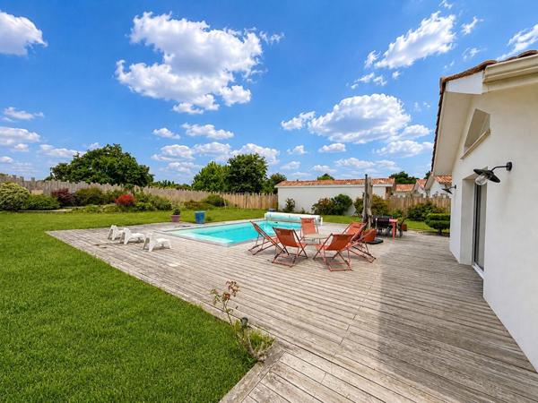 Maison Salles 7 pièces 4 chambres, 1 bureau, garage et piscine 152 m2
