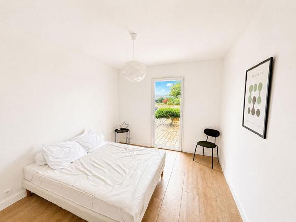 Maison Salles 7 pièces 4 chambres, 1 bureau, garage et piscine 152 m2
