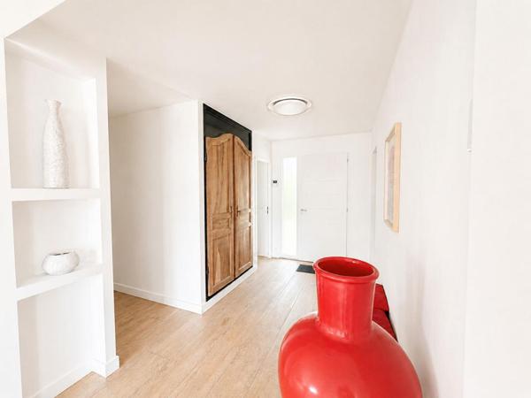 Maison Salles 7 pièces 4 chambres, 1 bureau, garage et piscine 152 m2