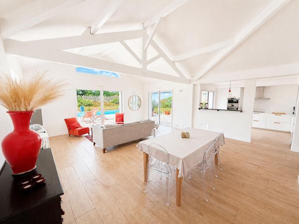 Maison Salles 7 pièces 4 chambres, 1 bureau, garage et piscine 152 m2