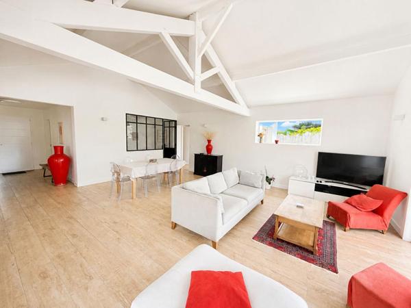 Maison Salles 7 pièces 4 chambres, 1 bureau, garage et piscine 152 m2