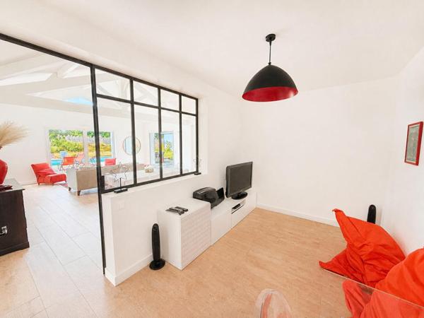 Maison Salles 7 pièces 4 chambres, 1 bureau, garage et piscine 152 m2