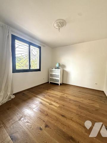 Maison avec terrain garage et annexe