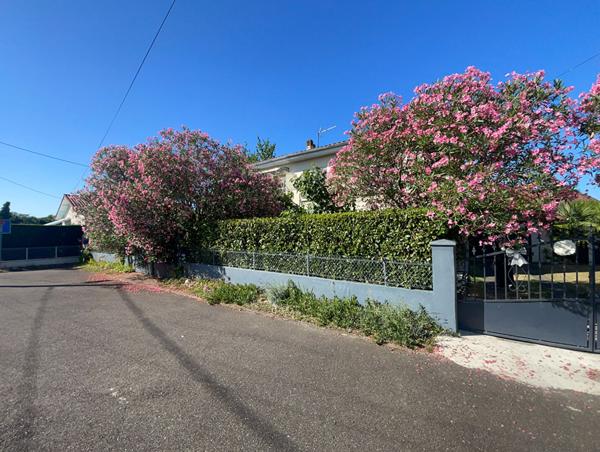 Maison Type Toit Gascon Grenade sur l'Adour, Jardin, Véranda, 4 chambres.