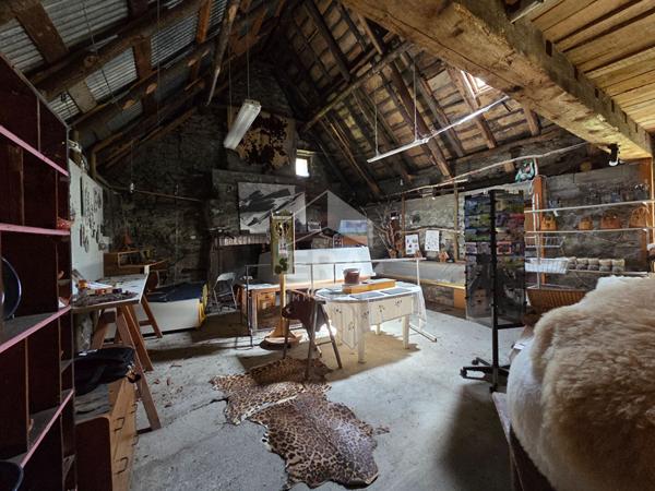 Maison à rénover avec grange à Gèdre