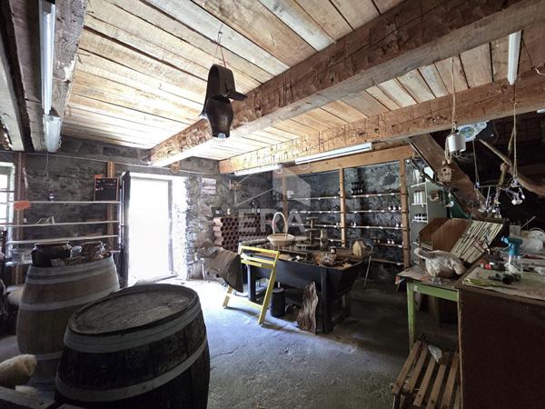 Maison à rénover avec grange à Gèdre