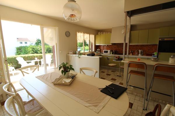 Maison
                                                                                                                                                                                                                                                                                                                        5 pièce(s)                                                                                                                                                                                                          3 chambre(s)                                                                                                                                                                                                          125  m²