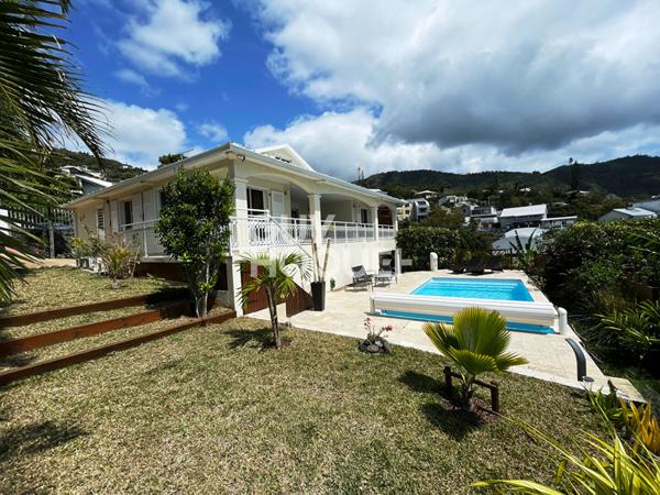 Maison ST DENIS - BELLEPIERRE - 5 pièce(s) 159 m2 sur 720m² de terrain- Vue mer panoramique