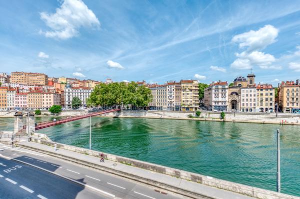 Lyon 05. Saint-Paul Quai de Bondy-en face des terreaux. Appartement avec vue sur la Saône dans