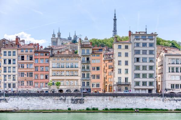 Lyon 05. Saint-Paul Quai de Bondy-en face des terreaux. Appartement avec vue sur la Saône dans