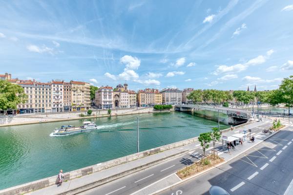 Lyon 05. Saint-Paul Quai de Bondy-en face des terreaux. Appartement avec vue sur la Saône dans