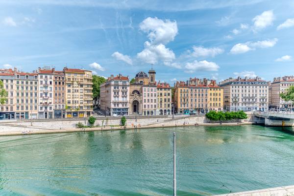 Lyon 05. Saint-Paul Quai de Bondy-en face des terreaux. Appartement avec vue sur la Saône dans