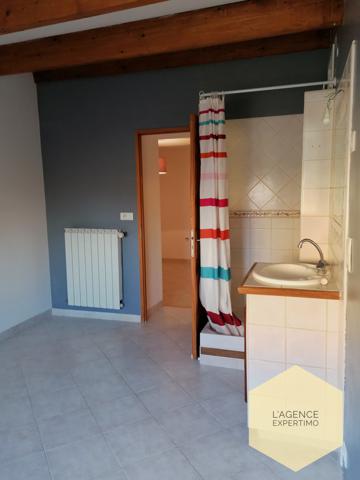 Jonquières (84150) Maison de village 4 pièces avec cour intime et double garage en plein centre-ville de Jonquières