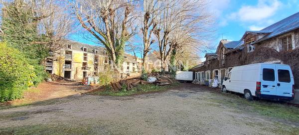 Appartement de 2 pièces avec un jardin privatif et une place de parking situé au rez-de-chaussée d'un ensemble immobilier en cours de rénovation, au coeur du centre-ville d'Étampes