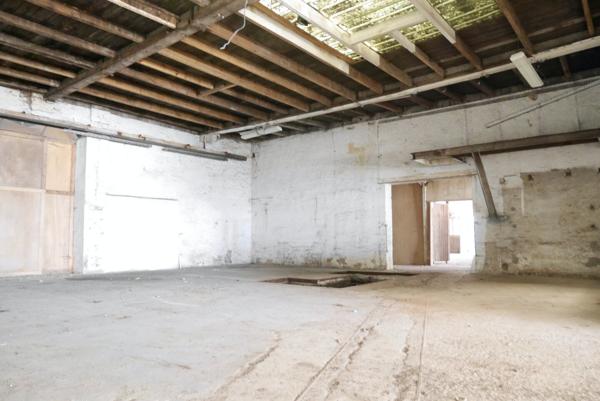 ENSEMBLE DE BATIMENTS