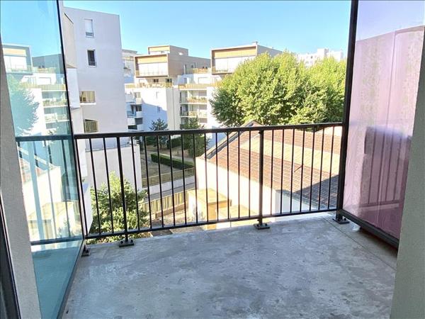 Appartement à louer 644 € CC LYON 07 1 pièce 26 m² DPE C