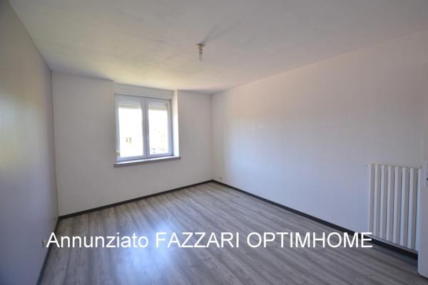 Proche de la Belgique et du Luxembourg, une maison d’habitation de 125 m² habitables (3 chambres) sur une parcelle de 688 m² !