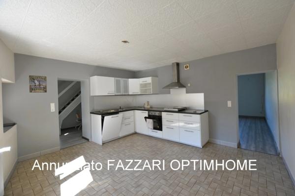 Proche de la Belgique et du Luxembourg, une maison d’habitation de 125 m² habitables (3 chambres) sur une parcelle de 688 m² !