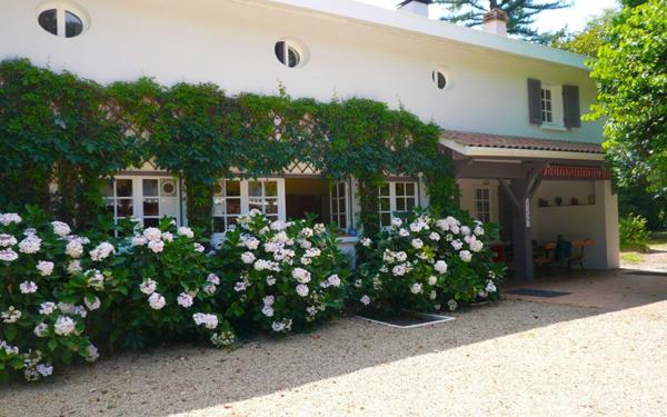 Maison à vendre    15 pièces •  Saint-Martin-d'Oney