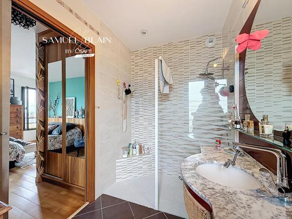 Profession libérale, Gîte, commerces et écoles.