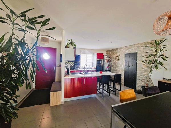 Maison familiale moderne 4 chambres avec jardin et terrasse bois