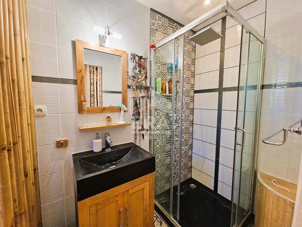 Maison familiale moderne 4 chambres avec jardin et terrasse bois