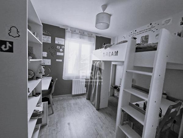 Maison familiale moderne 4 chambres avec jardin et terrasse bois