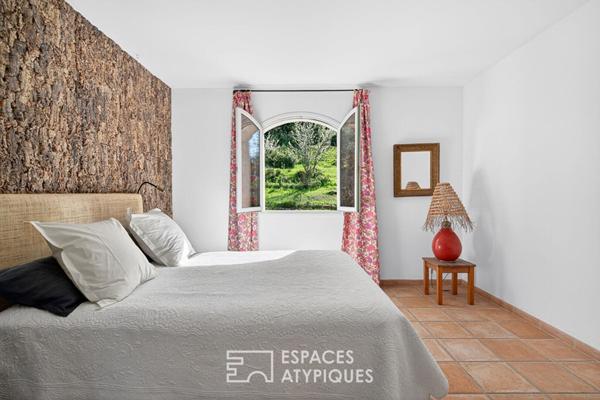 Bastide provençale avec piscine dans un écrin de nature