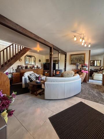 Longère extrêmement spacieuse, entièrement rénovée