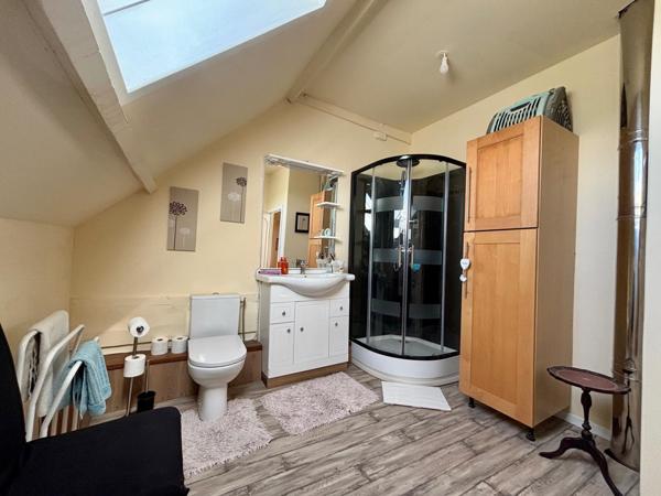 Longère extrêmement spacieuse, entièrement rénovée