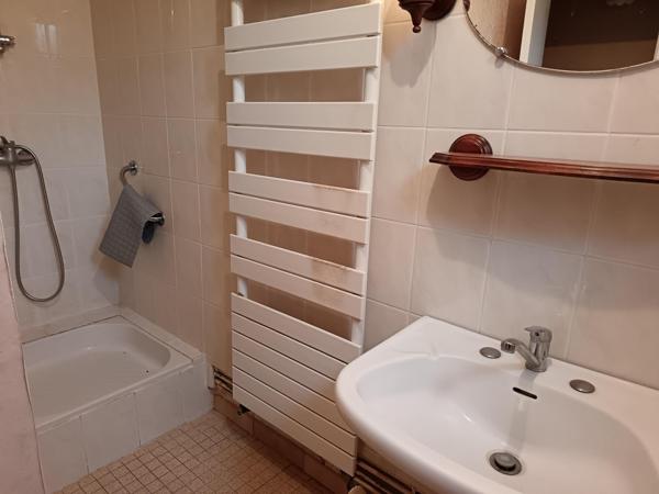 Au calme, maison de plain-pied, deux chambres, jardin