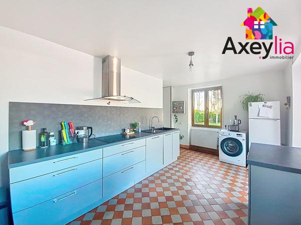 Chandon (42190) A VENDRE - AUX PORTES DE CHARLIEU - MAISON 8 PIÈCES AVEC BEAU TERRAIN