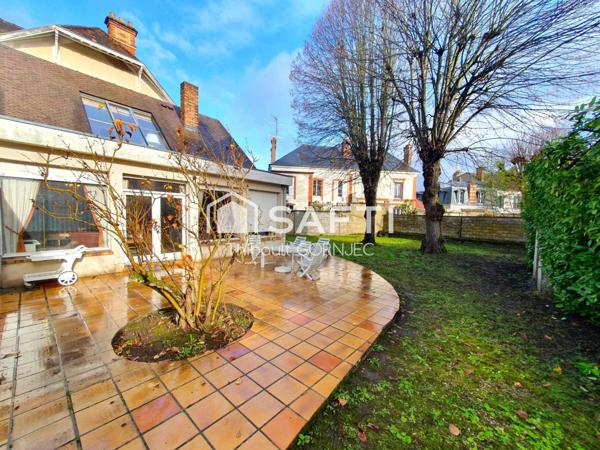 Vivez Fontainebleau autrement : 228 m² d’espace, une terrasse ensoleillée et un jardin privé… le tout au centre-ville