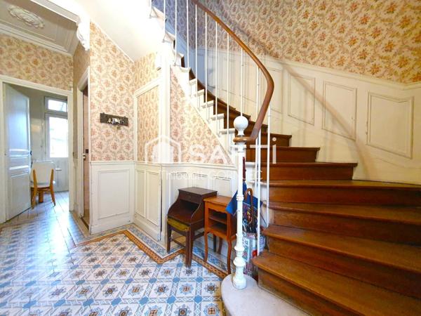 Vivez Fontainebleau autrement : 228 m² d’espace, une terrasse ensoleillée et un jardin privé… le tout au centre-ville