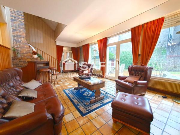 Vivez Fontainebleau autrement : 228 m² d’espace, une terrasse ensoleillée et un jardin privé… le tout au centre-ville