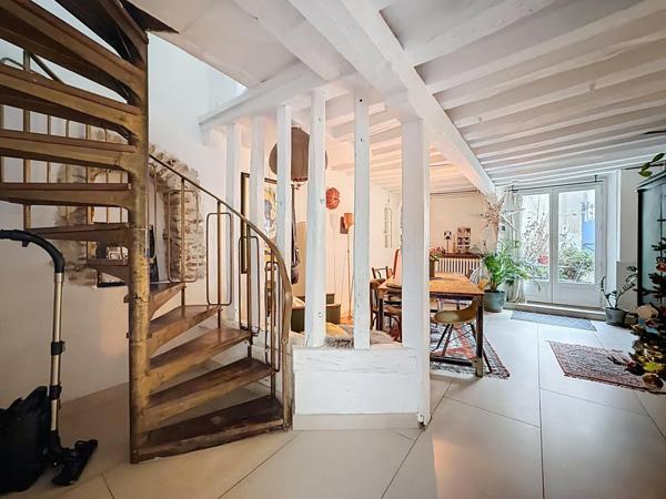 Hyper-centre, 9 pièces