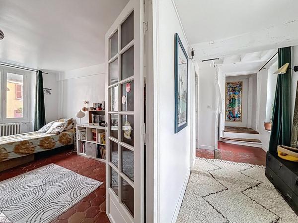 Hyper-centre, 9 pièces