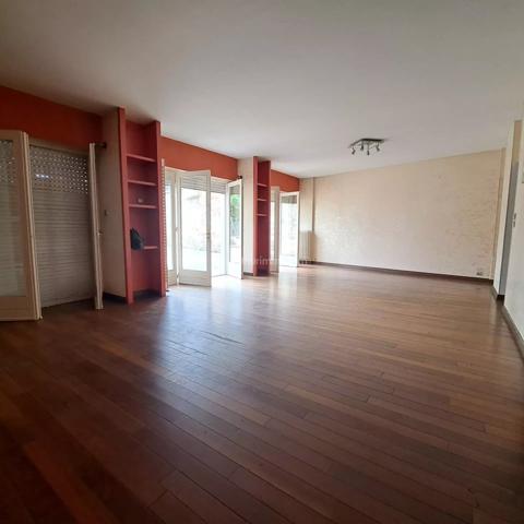 Location                                                      Maison
                        
                     6 pièces                      179 m2                     à Carmaux